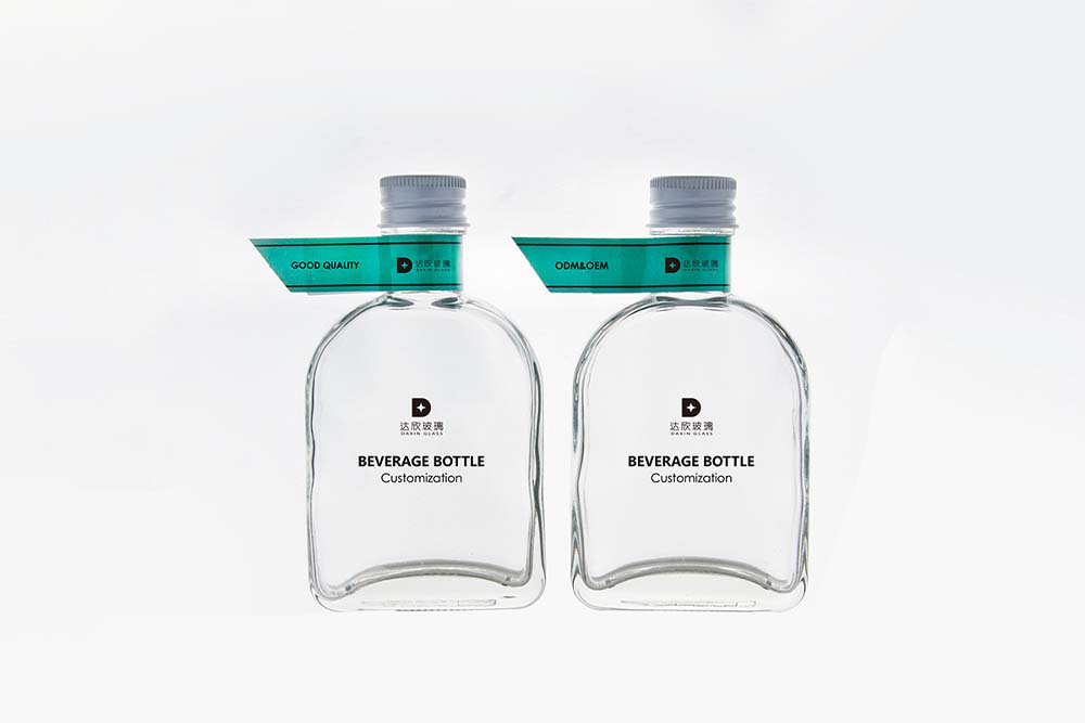 two glass packaging for perfume 01