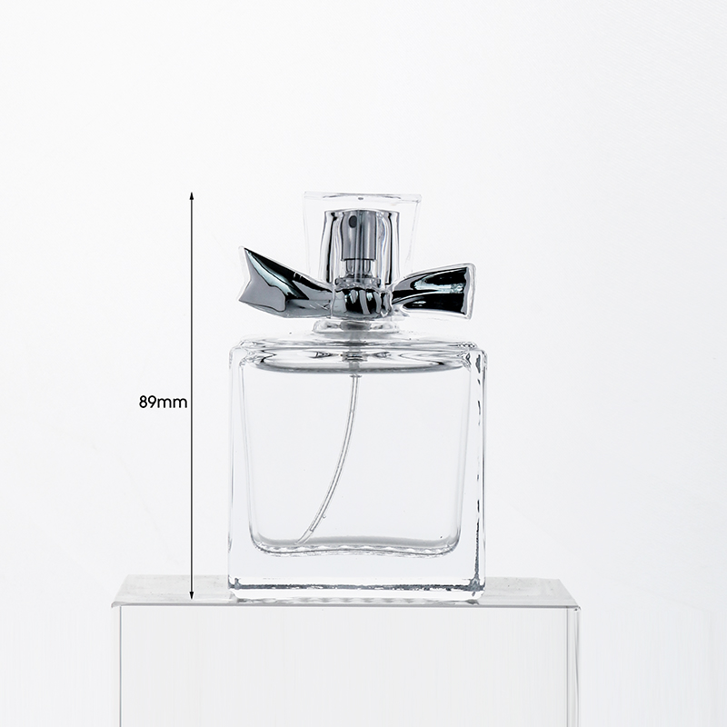 the spray closure of a luxury decorative perfume bottle packaging 01