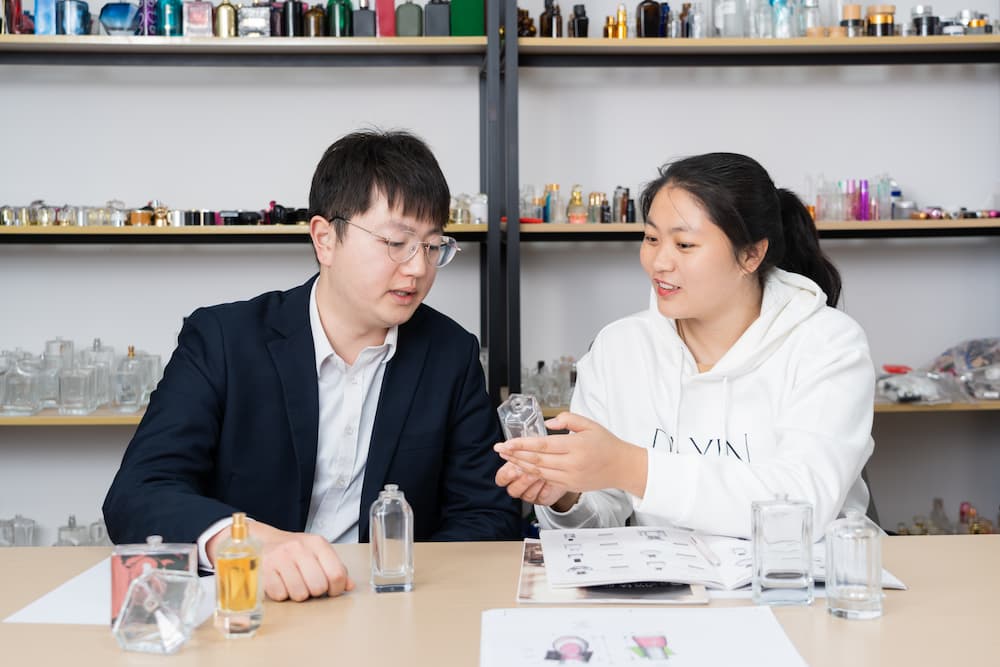 Two Daxin design team discussing the bottle design 02