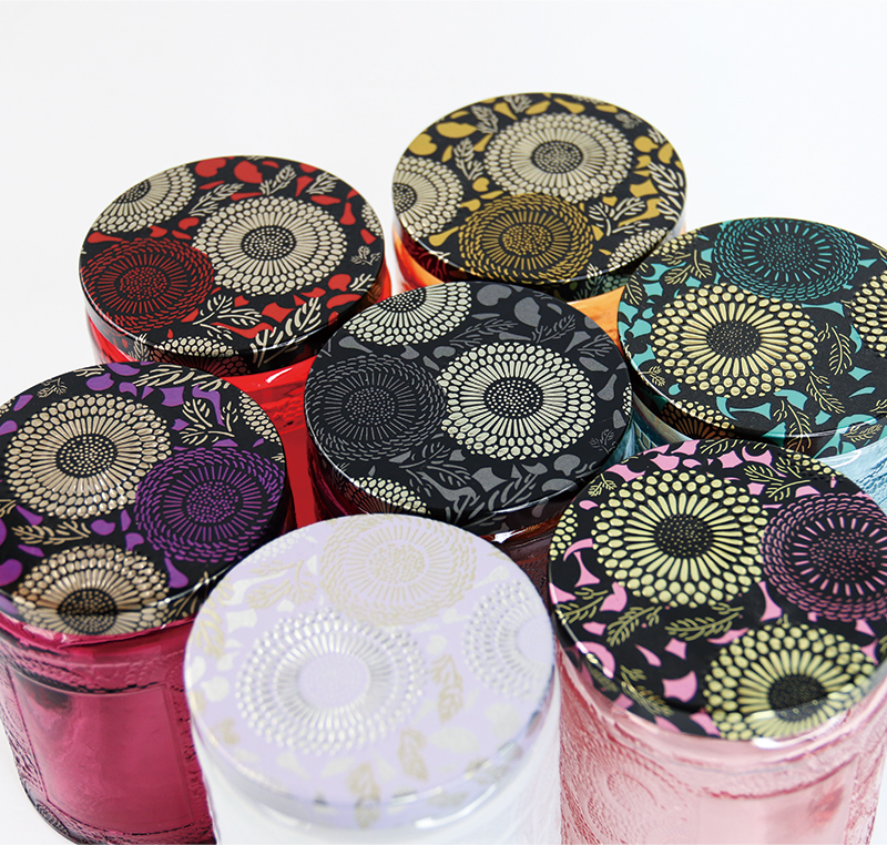 several circular glass jar packaging for candles with screw-on lid 01
