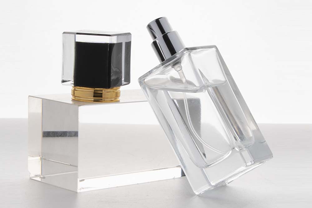perfume bottles with decorative closure 01