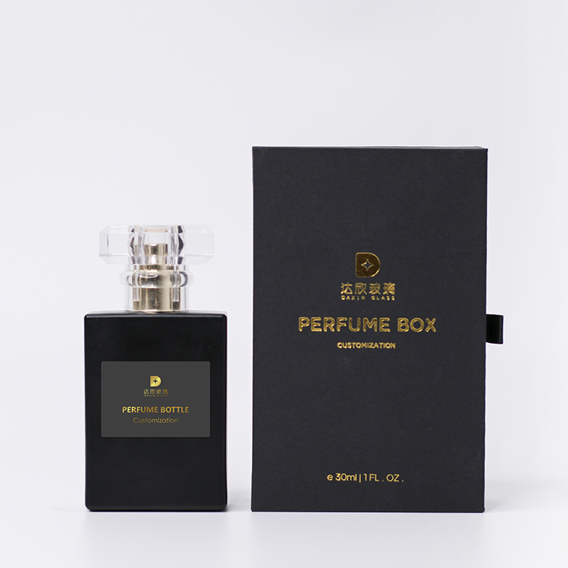black glass spray bottle for perfume