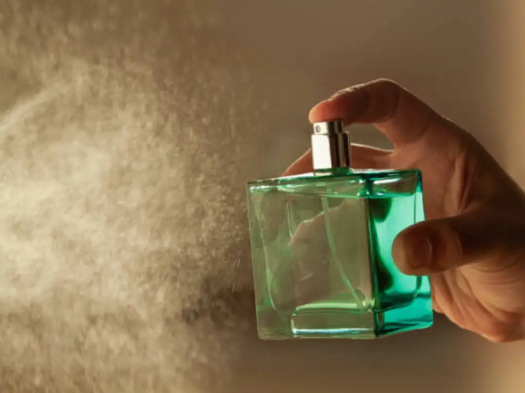 perfume spraying